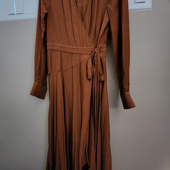Bcbg brown wrap around dress GUC sz small - Picture 12 of 13